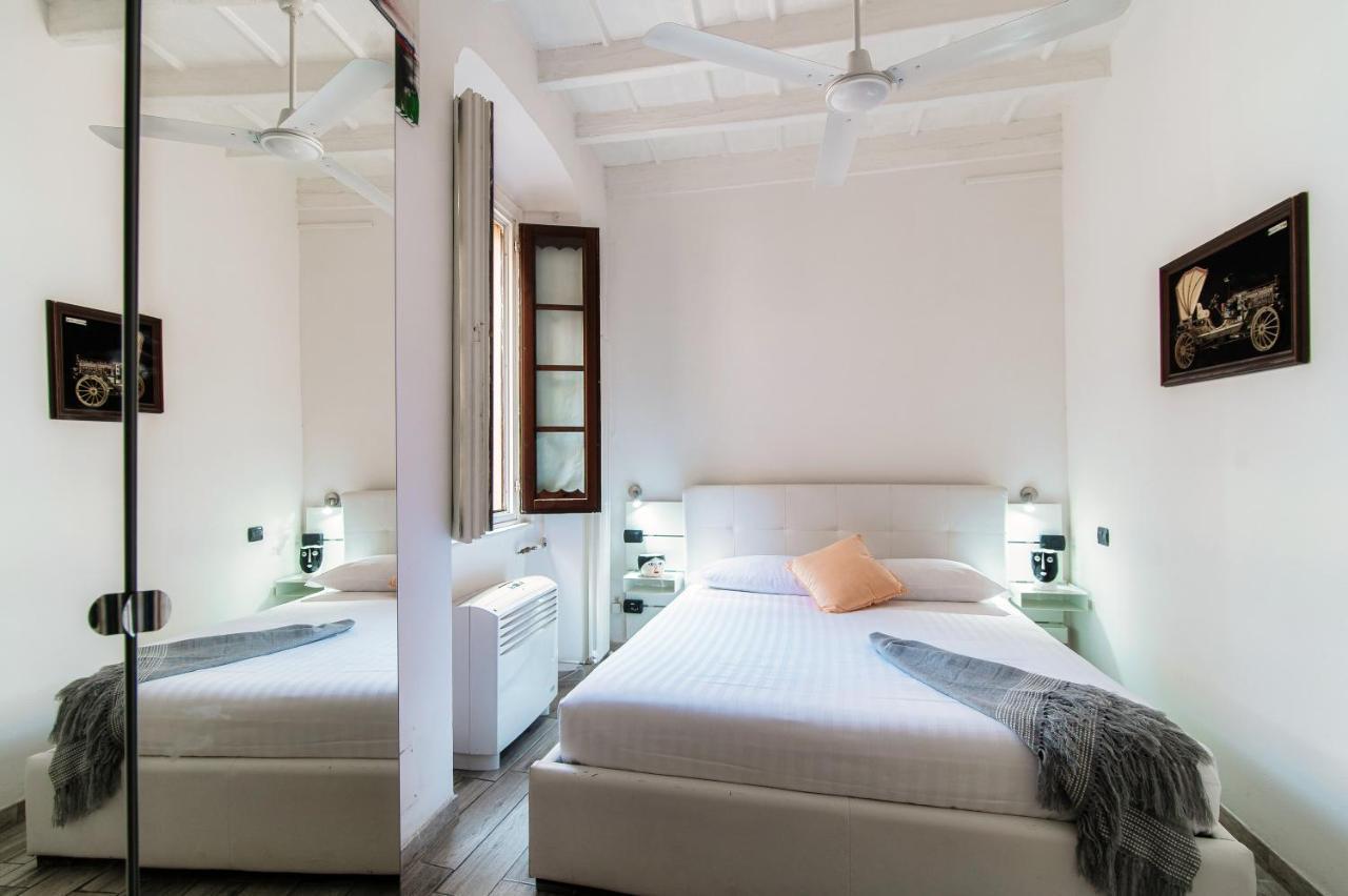 Joivy Al Duomo Guest House โกโม ภายนอก รูปภาพ