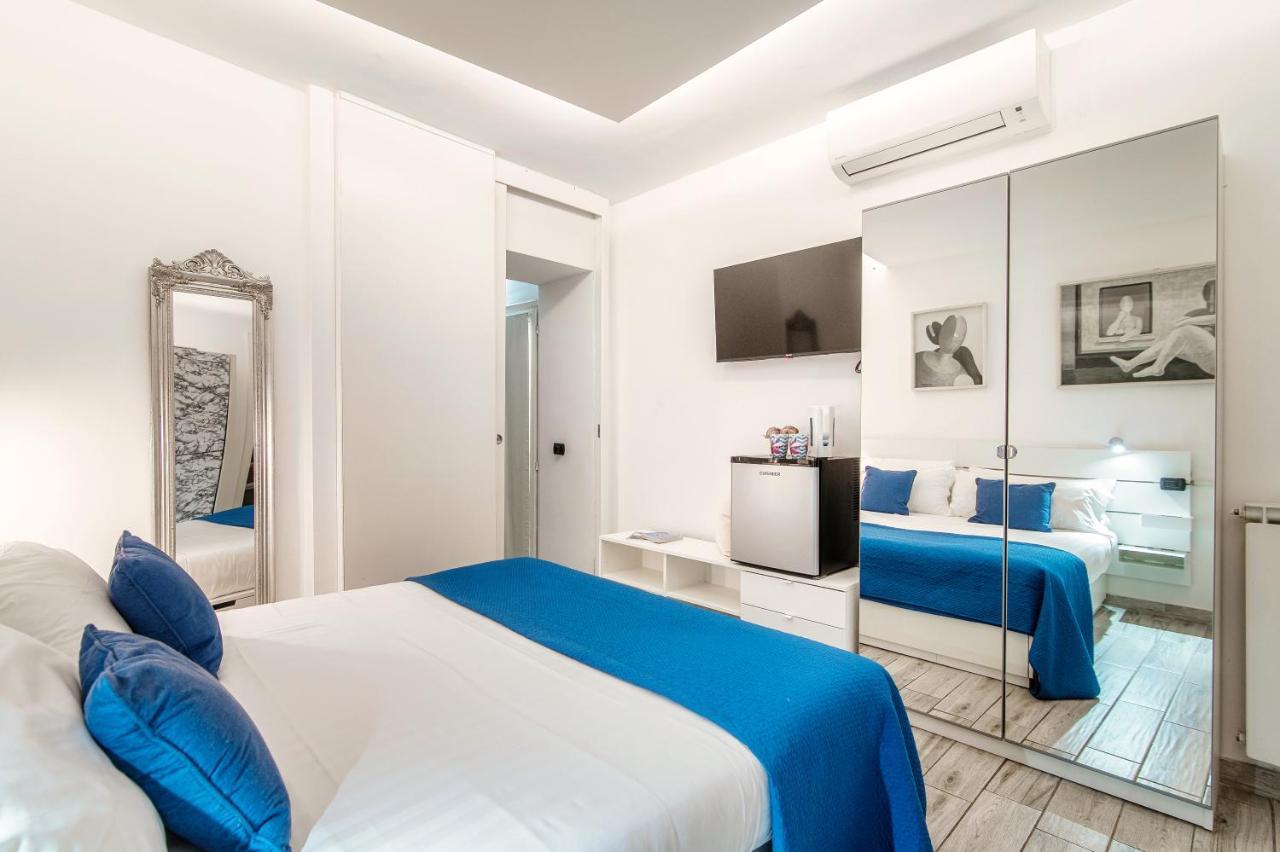 Joivy Al Duomo Guest House โกโม ภายนอก รูปภาพ