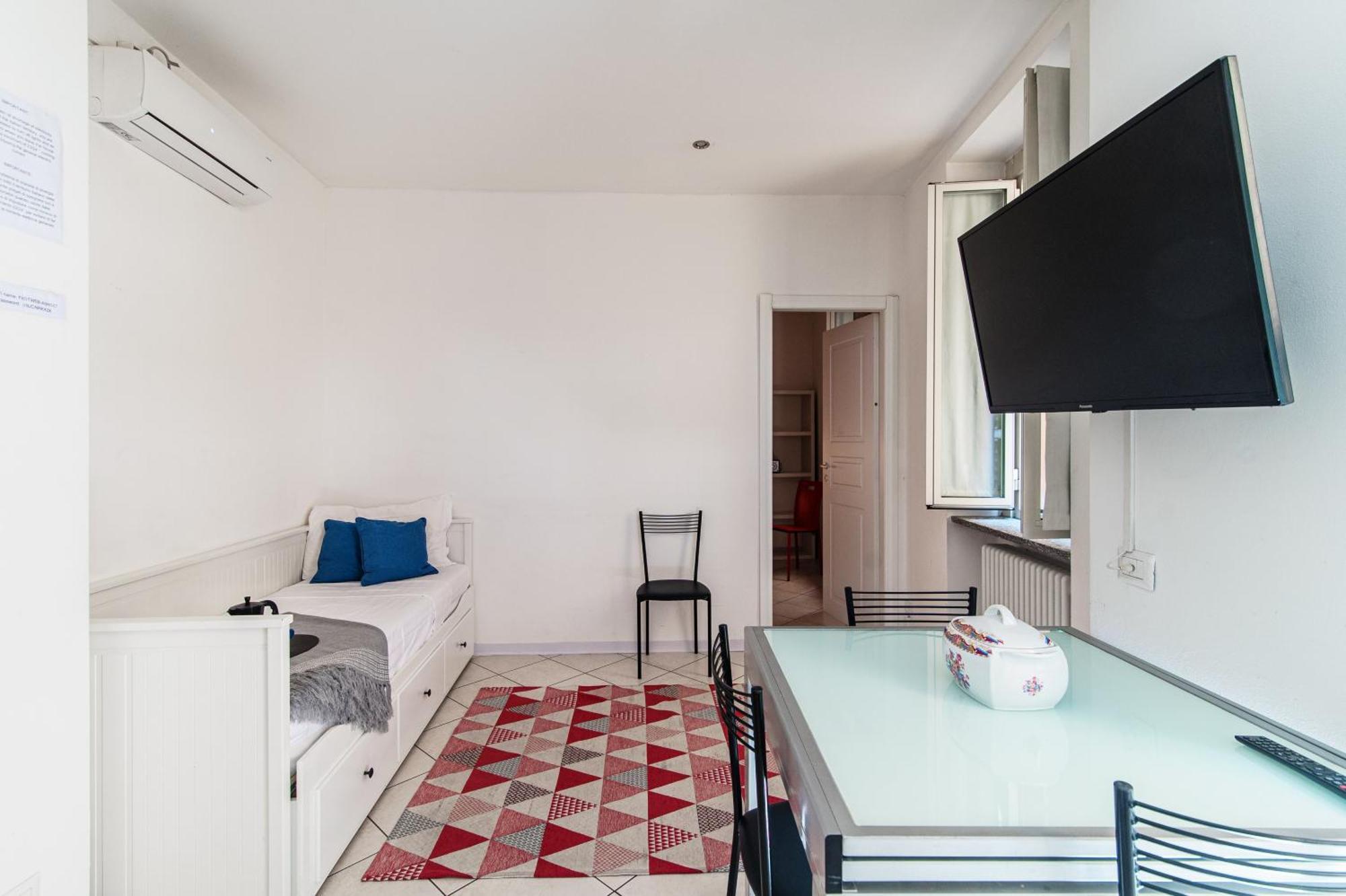 Joivy Al Duomo Guest House โกโม ภายนอก รูปภาพ