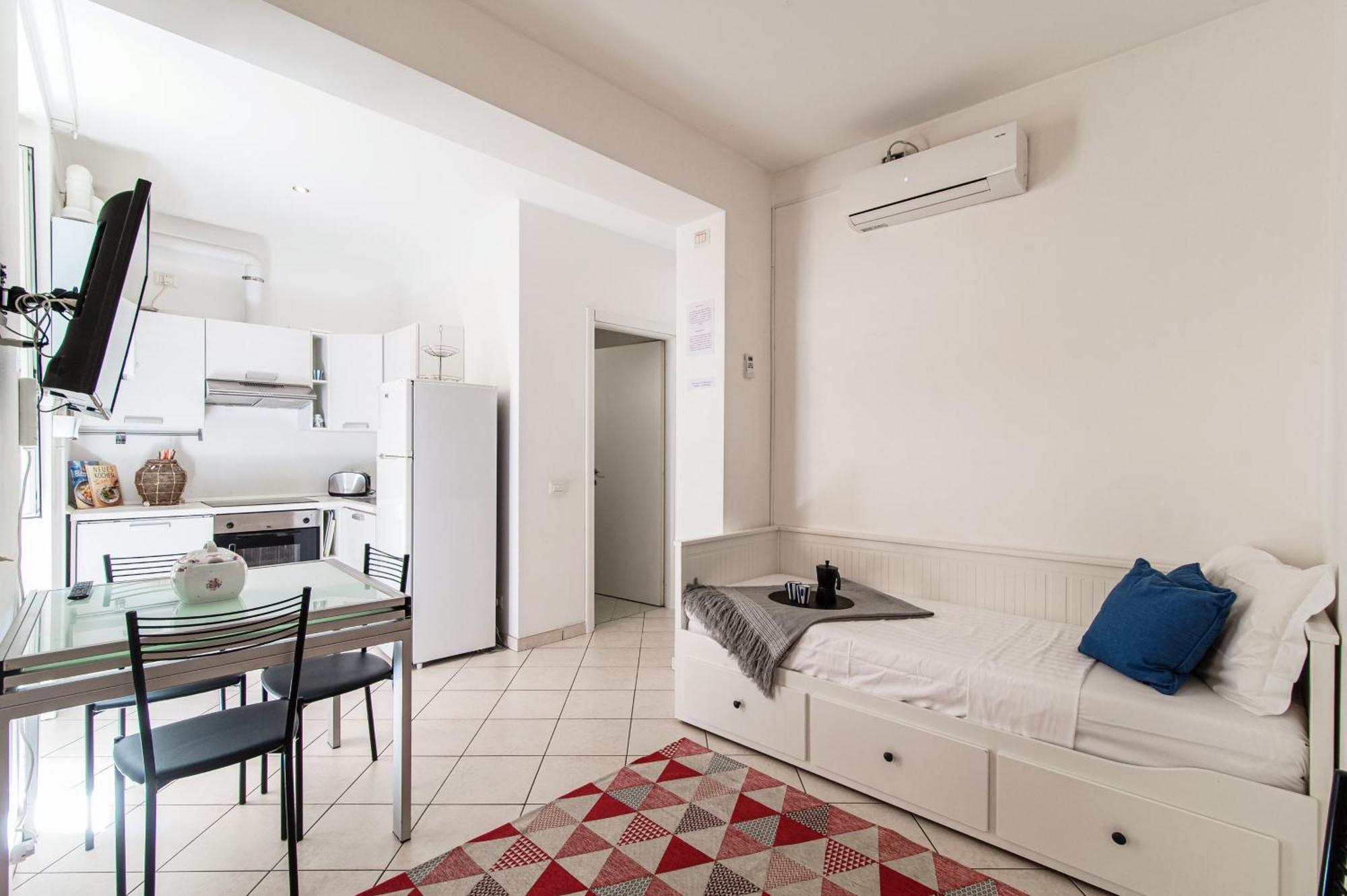 Joivy Al Duomo Guest House โกโม ภายนอก รูปภาพ