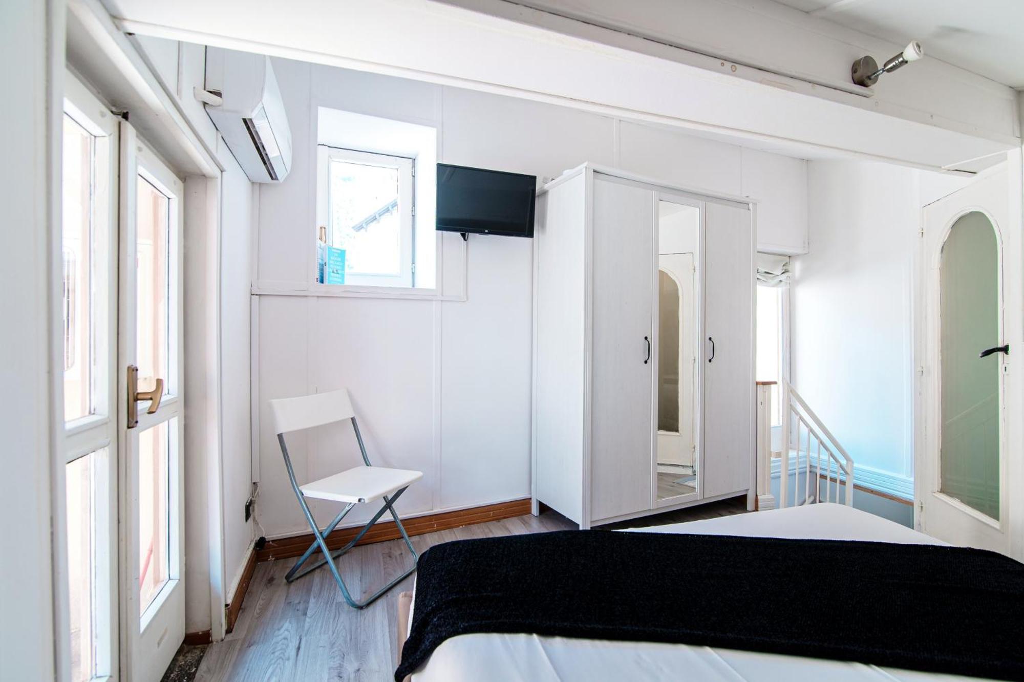Joivy Al Duomo Guest House โกโม ภายนอก รูปภาพ